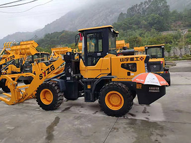恭喜羅總喜提新車，山宇裝載機940走起，山宇重工，助您成功！